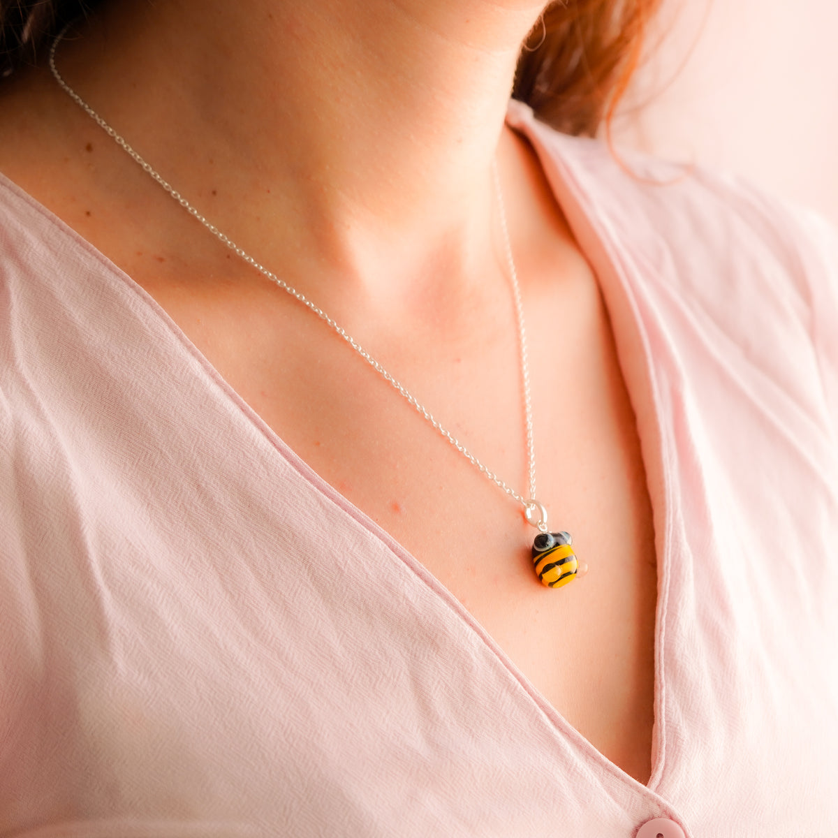 Charm colgante abeja