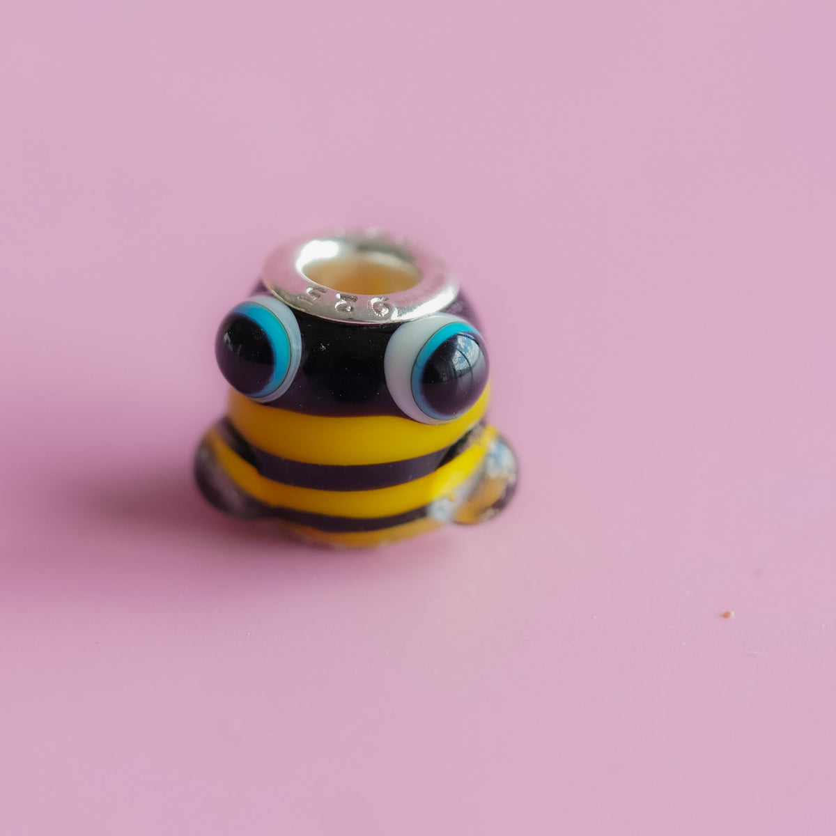 Charm pulsera abeja