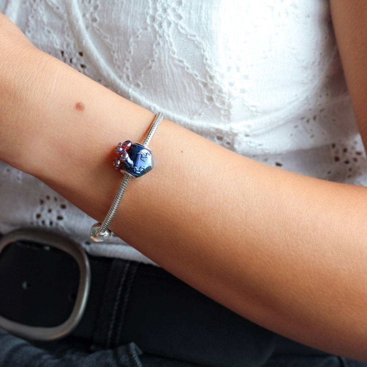 Charm pulsera corazón anatómico gótico hojalata