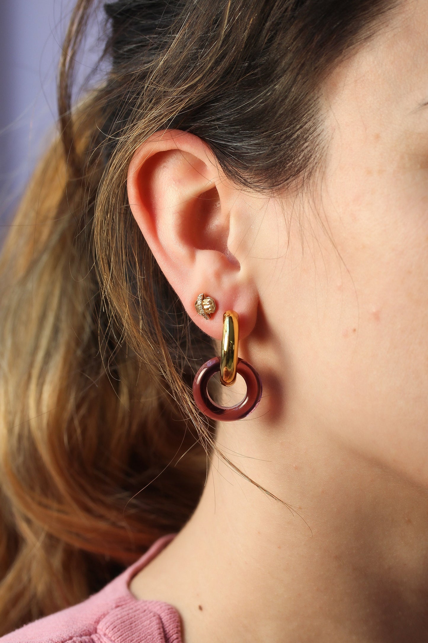 Pendientes aro morado transparente