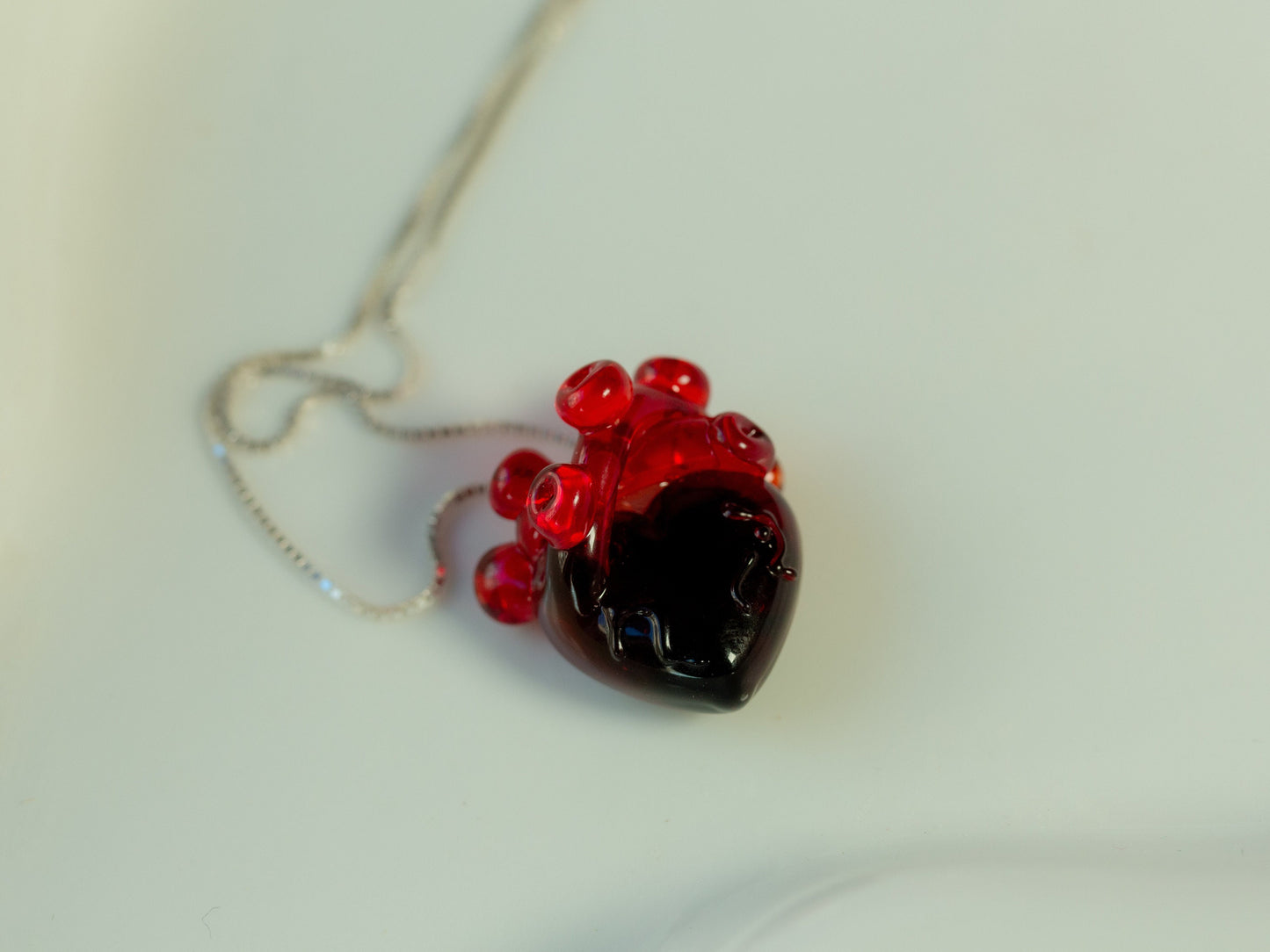 Collar corazón anatómico gótico