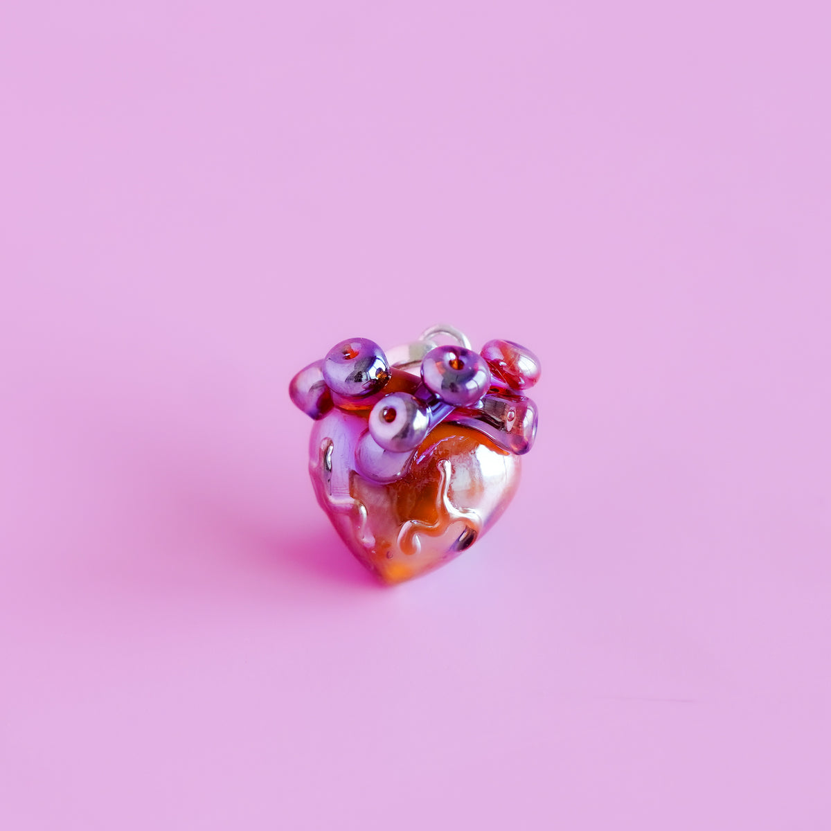 Charm colgante corazón anatómico hojalata