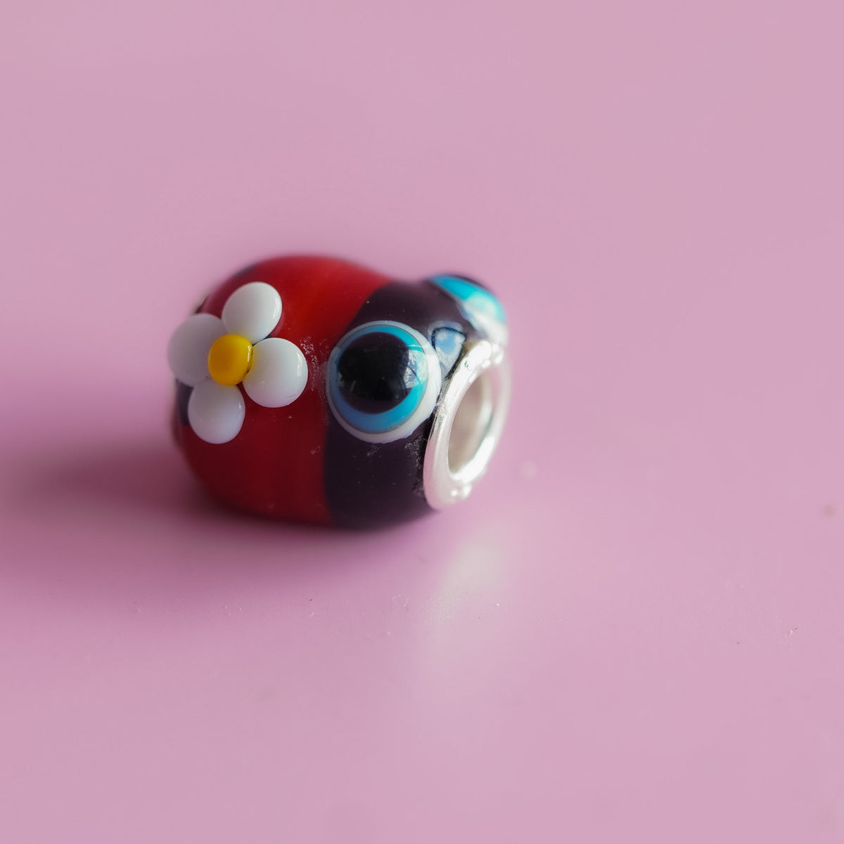 Charm pulsera mariquita
