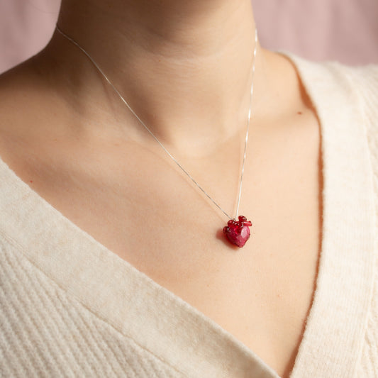 Collar corazón anatómico rosa  transparente