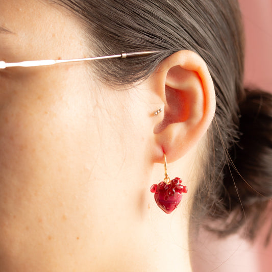 Pendientes corazón anatómico rosa transparente