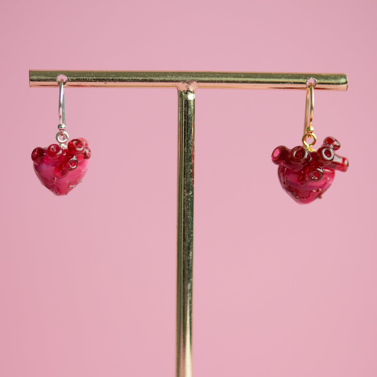 Pendientes corazón anatómico rosa transparente