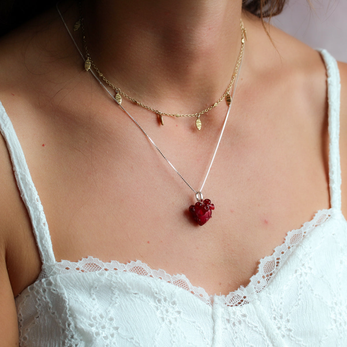 Charm colgante córazon anatómico rosa transparente