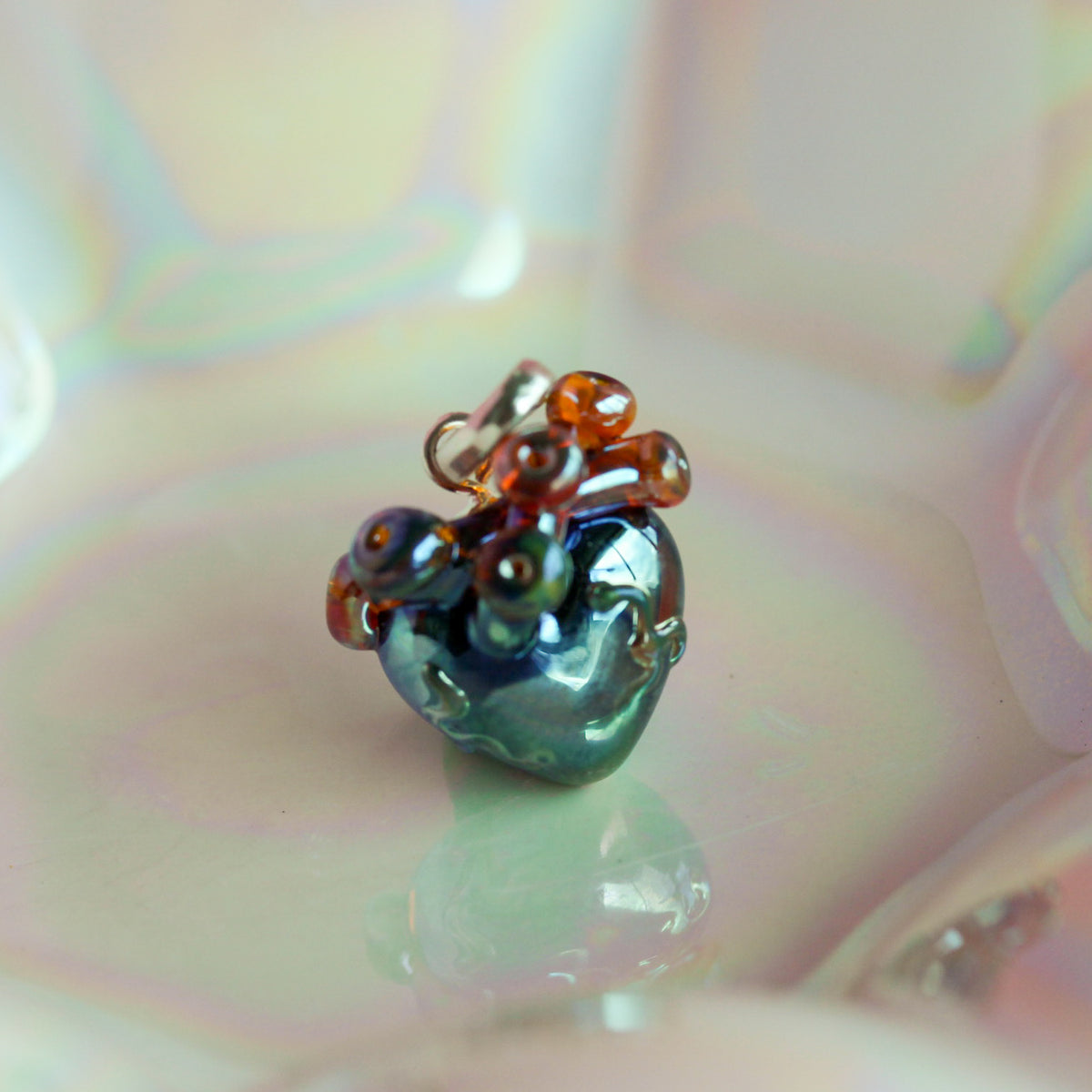 Charm colgante corazón anatómico hojalata gótico