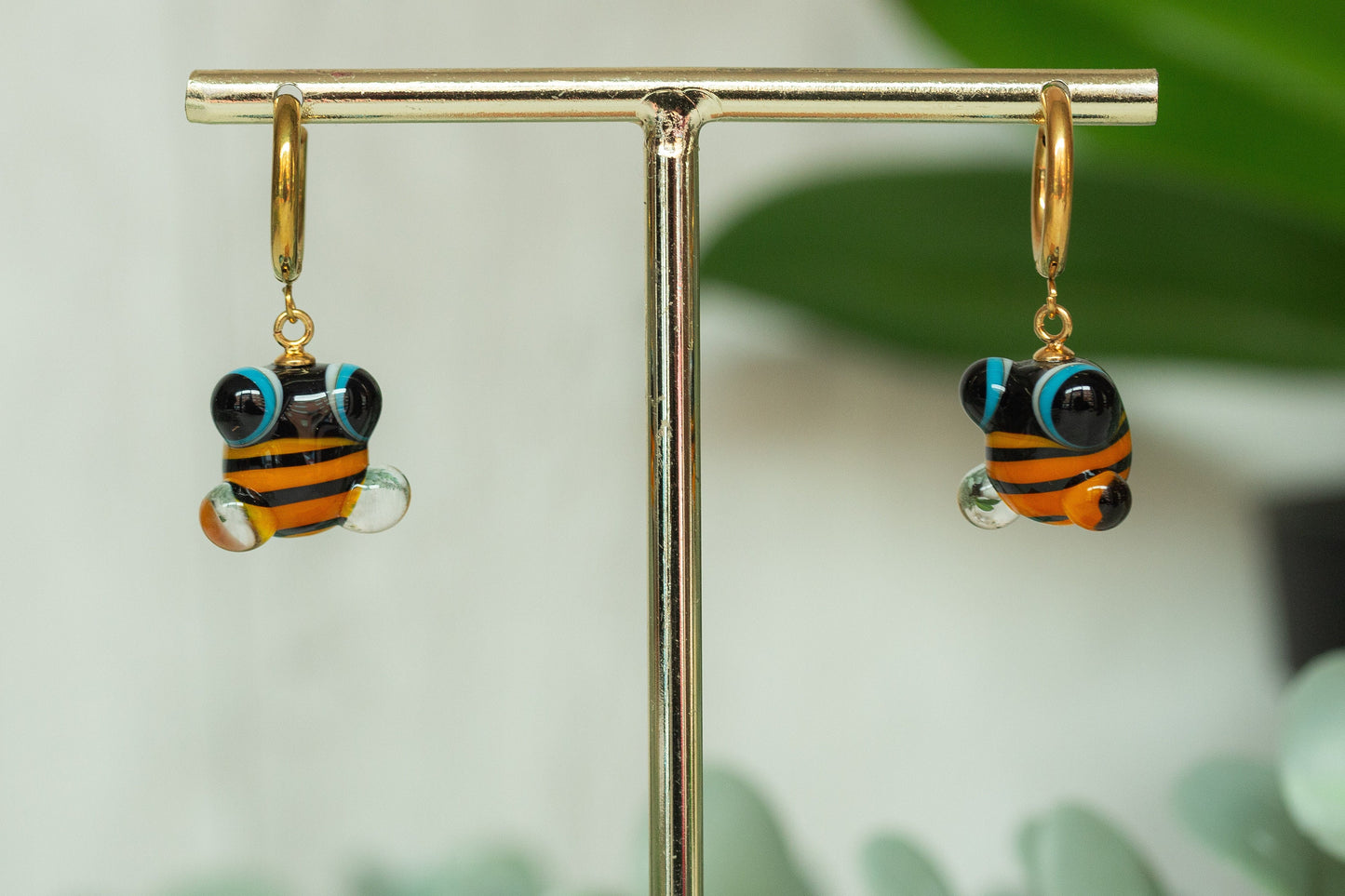 Pendientes de aro de abeja