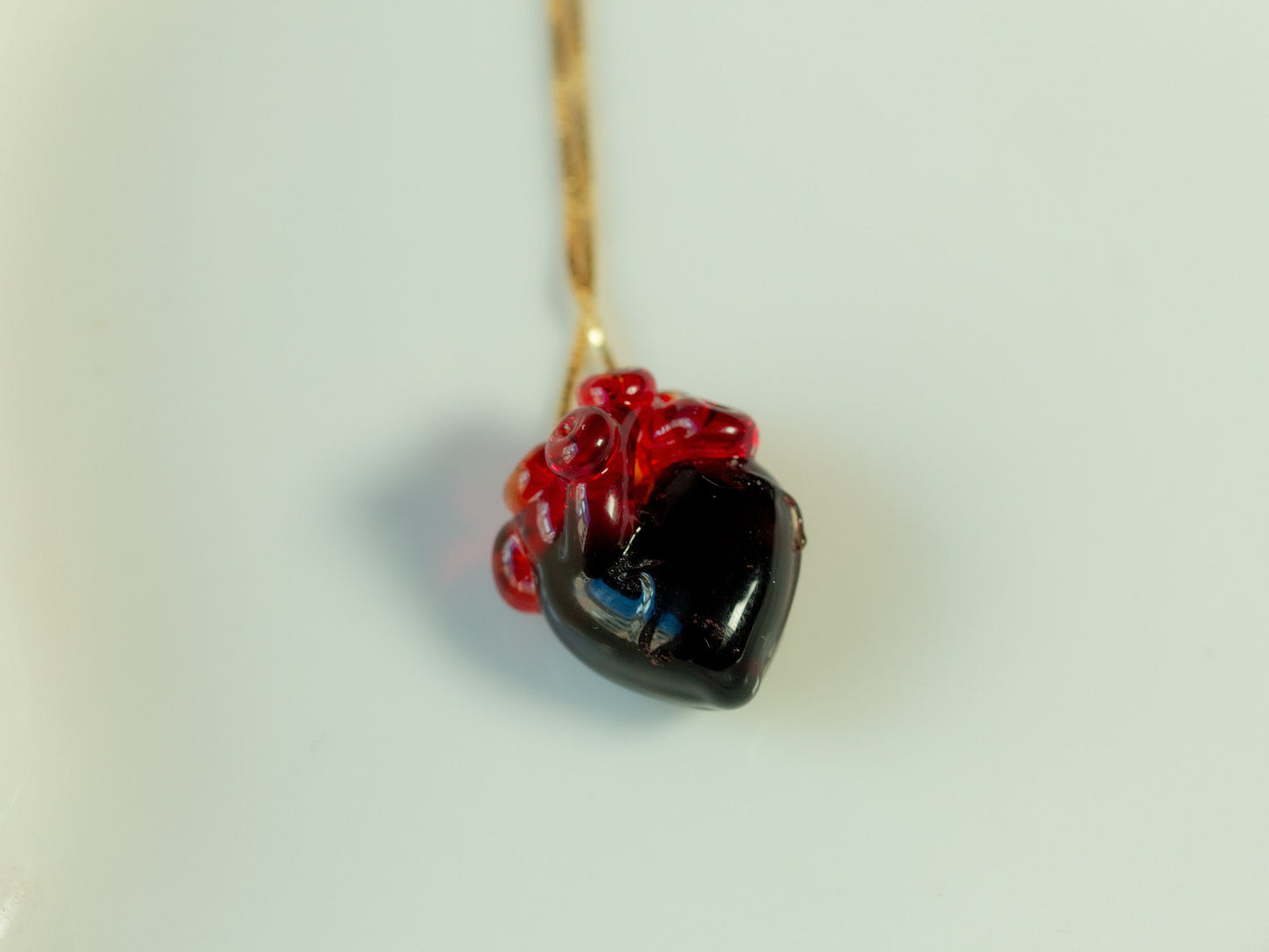 Collar corazón anatómico gótico