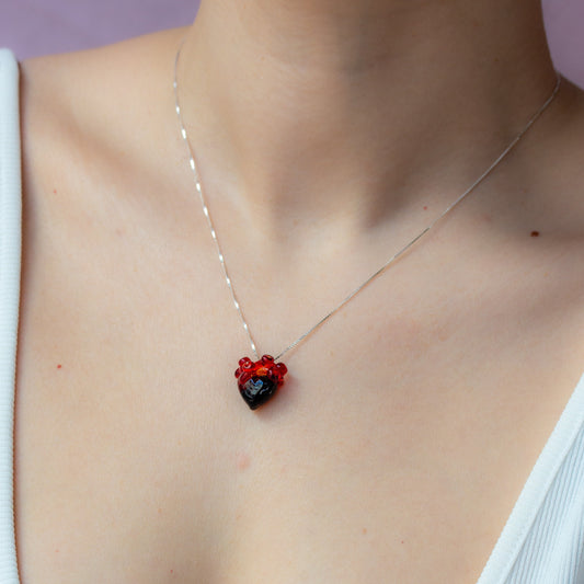Collar corazón anatómico gótico